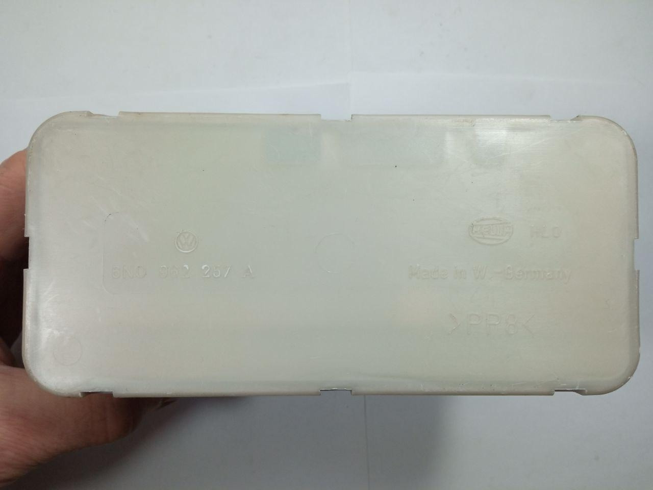 Компресор центрального замка Volkswagen Polo 6N Hella 6N0 962 257 A / 6N0962257A