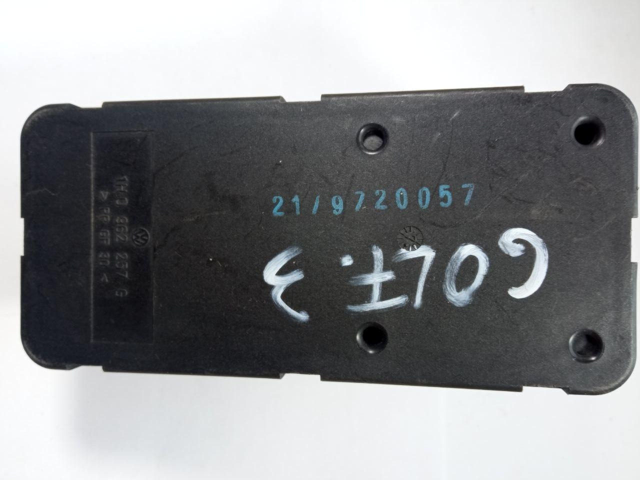 Компресор центрального замка Volkswagen Golf III VDO 1N0 962 257 G / 1N0962257G, фото 1