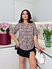Жіноча весняно-літня блузка принтована з маленьким V-вирізом на ґудзиках та коротким рукавом на шліці, батал великі розміри, фото 9