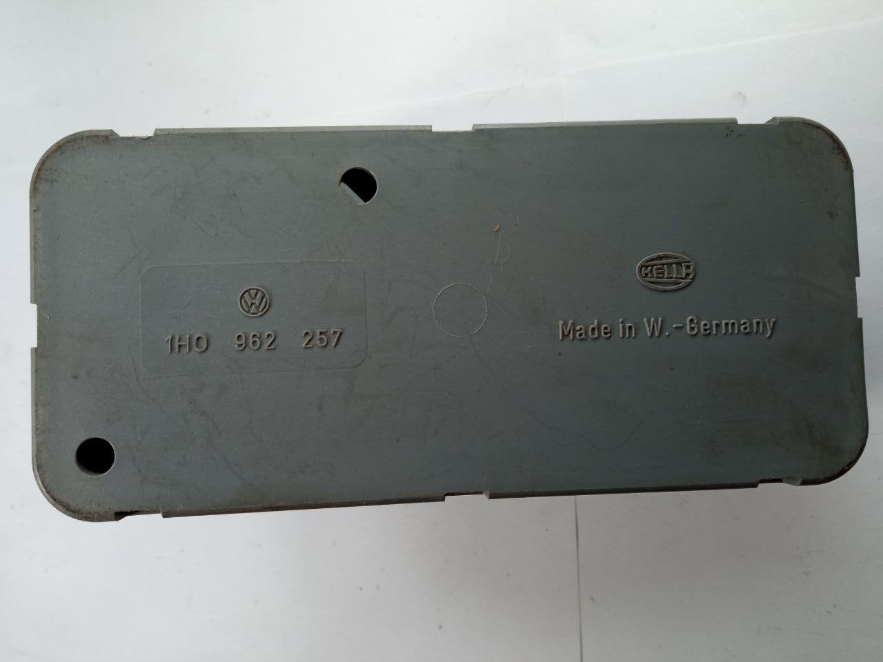 Компресор центрального замка Volkswagen Golf III Hella 1H0 962 257 / 1H0962257, фото 1