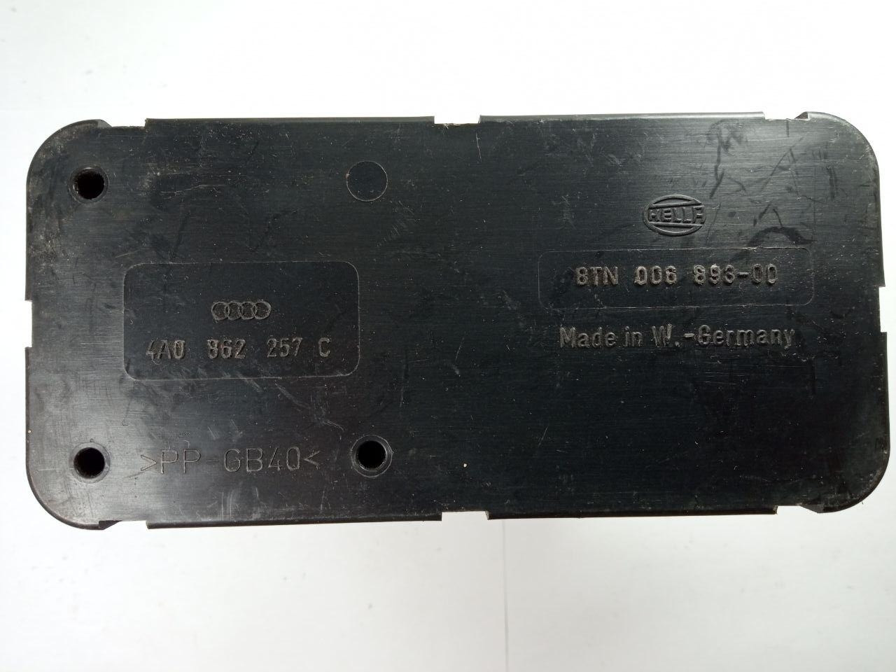 Компресор центрального замка Audi B4 Hella 4A0 962 257 C / 4A0962257C / 8TN 006 893-00 / 8TN00689300