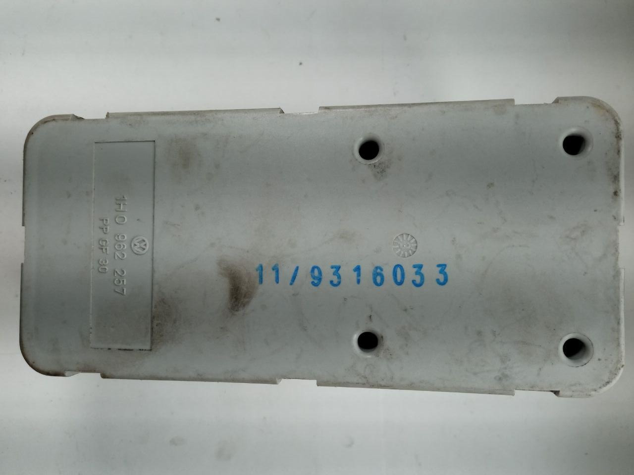Компресор центрального замка Volkswagen Golf III VDO 1H0 962 257 / 1H0962257