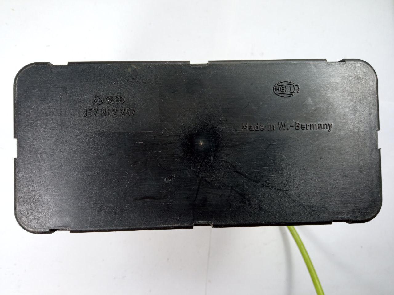 Компресор центрального замка Audi / Volkswagen Passat 35i Hella 357 962 257 / 357962257