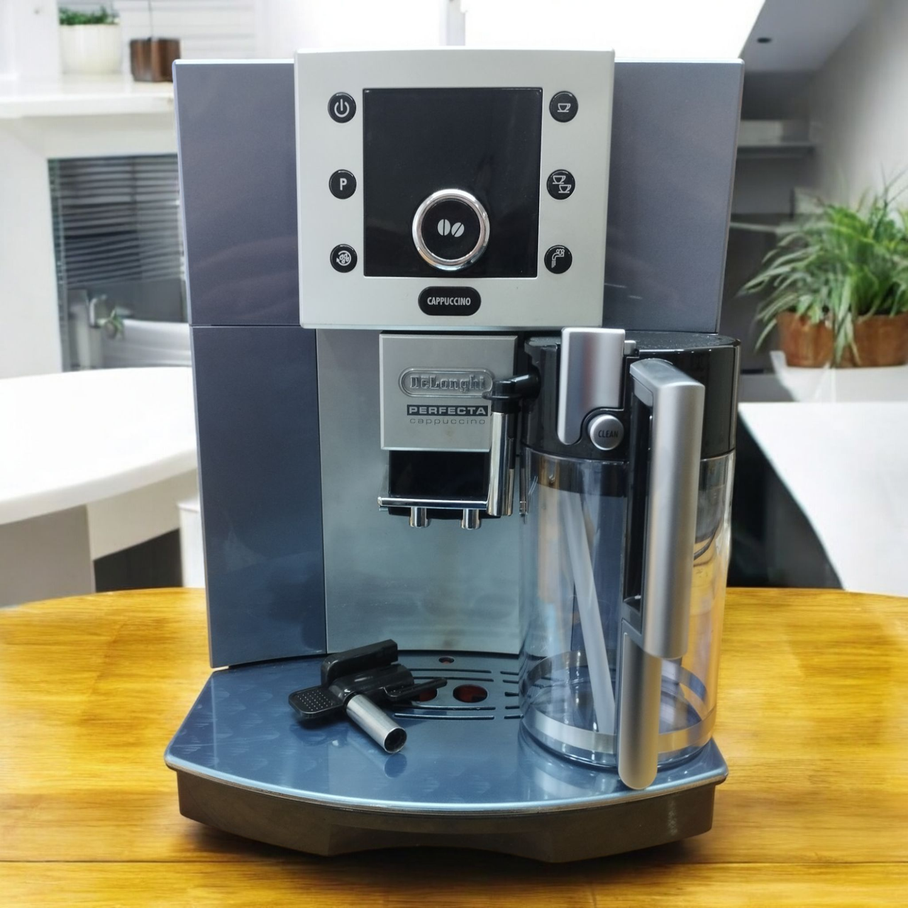 Кавомашина б/у Delonghi Perfecta Cappuccino ESAM 5500