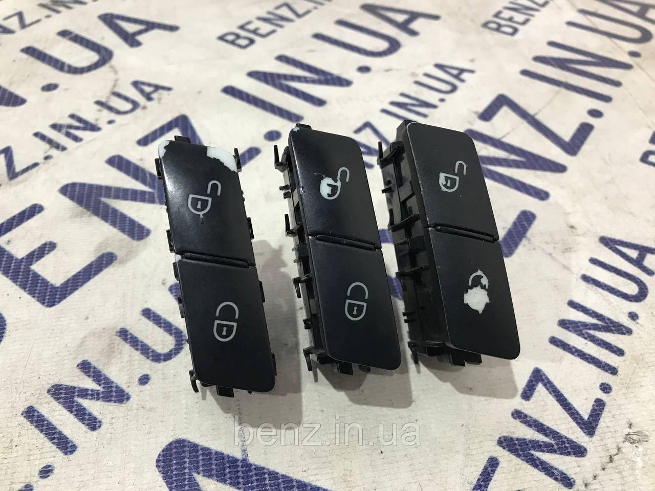 Кнопка блокування для лівих дверей Mercedes W212, C207, W204 A2049058402, фото 1