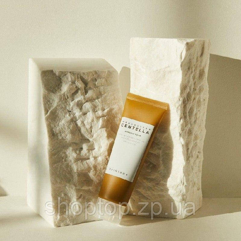 Пінка для вмивання обличчя з екстрактом центелли SKIN1004 - Madagascar Centella Ampoule Foam 125ml