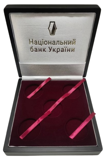Футляр з дерева для 5 срібних монет НБУ діаметром 39 мм з логотипом НБУ