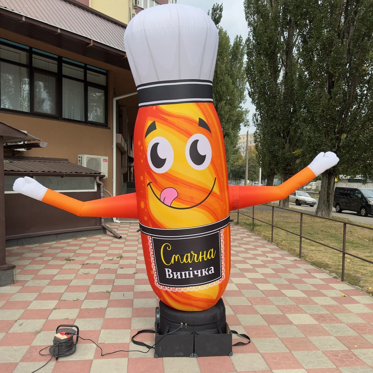 Надувна фігура батон зазивала 340 см з брендуванням для зовнішньої реклами хліба