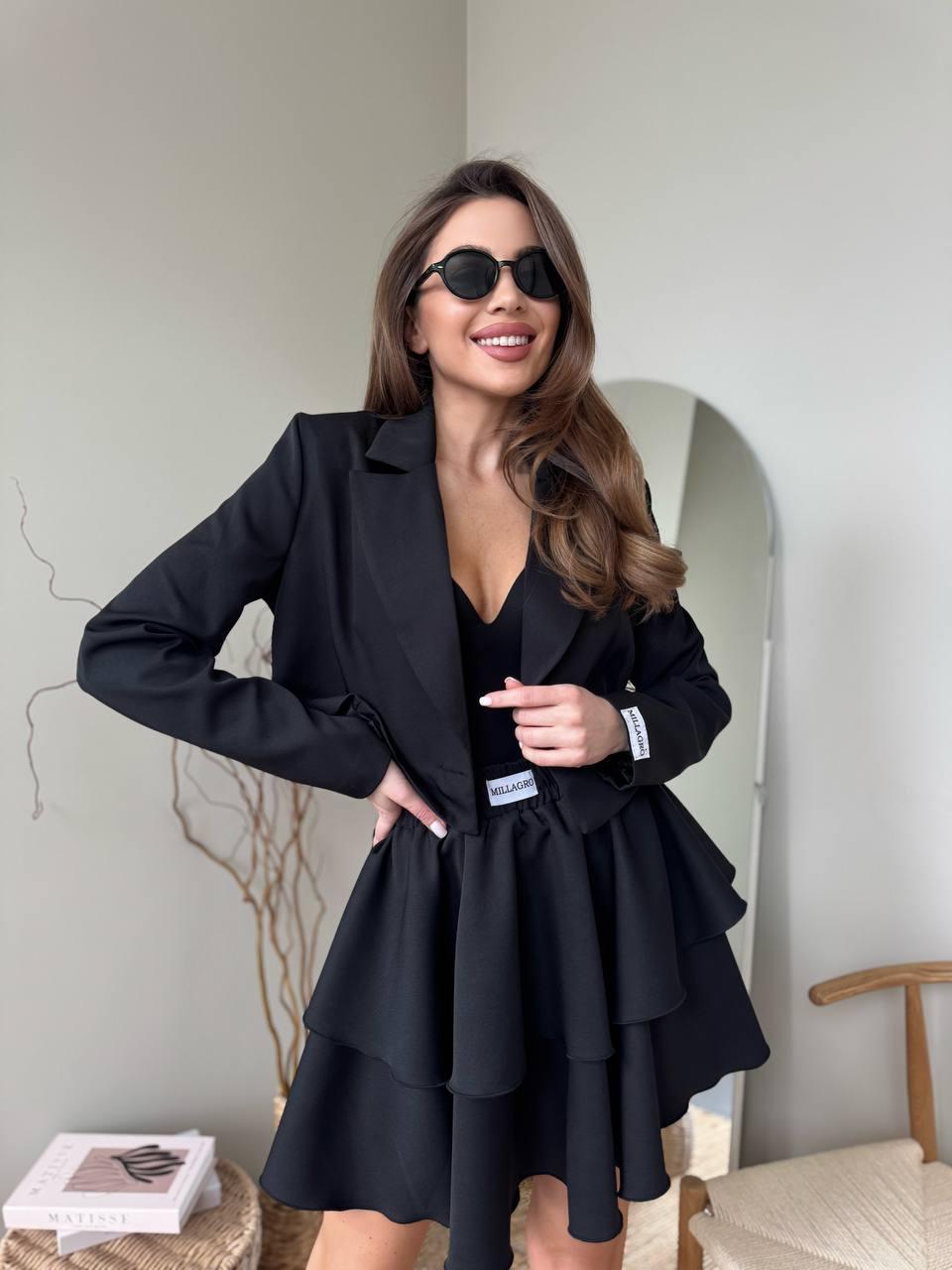 Ідеальний жіночий базовий ефектний костюм укорочений піджак коротка повітряна спідниця з воланами креп-костюмка, фото 1