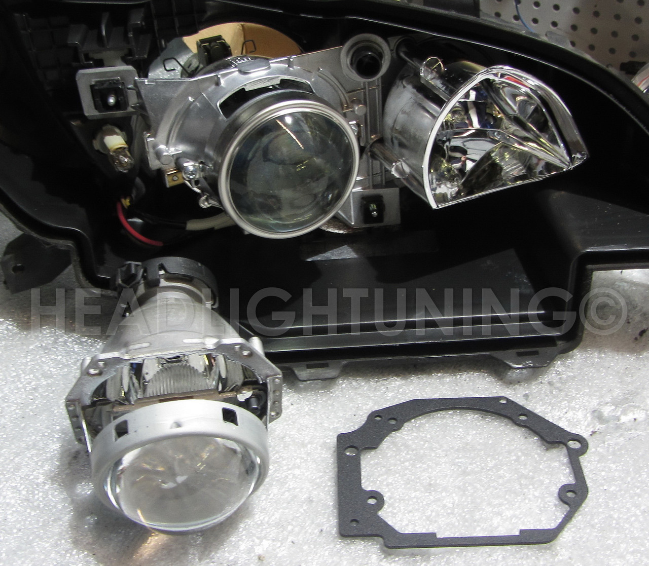 Subaru Outback B13 — заміна лінз на бі-ксенонових лінз Hella NEW Original 3.0"