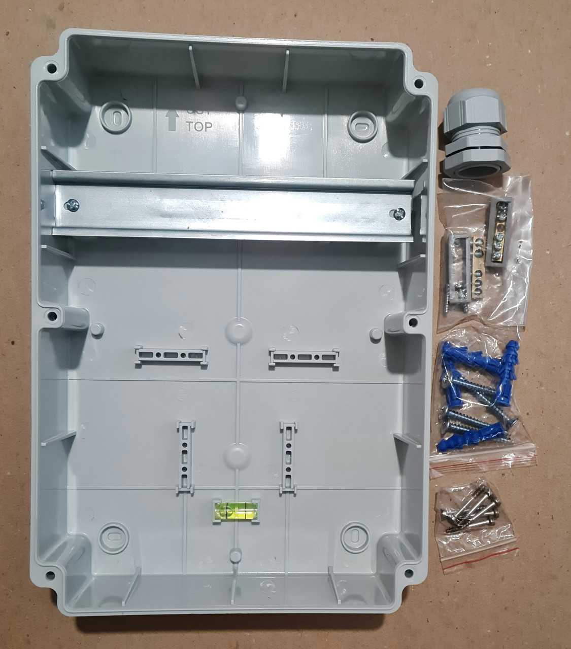 1/20、1/24Ｆ3000、4個セット！ Купить Щит на 10 модулів з розетками 220В-380В 16-32А, з