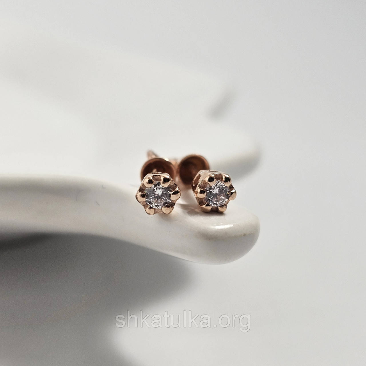 Сережки гвоздики золоті з білими круглими фіанітами 1.32, фото 1