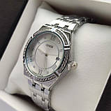 Жіночий годинник Guess (Гес) з римськими цифрами сріблястий, камінчики навколо, дата - код 2482b, фото 3