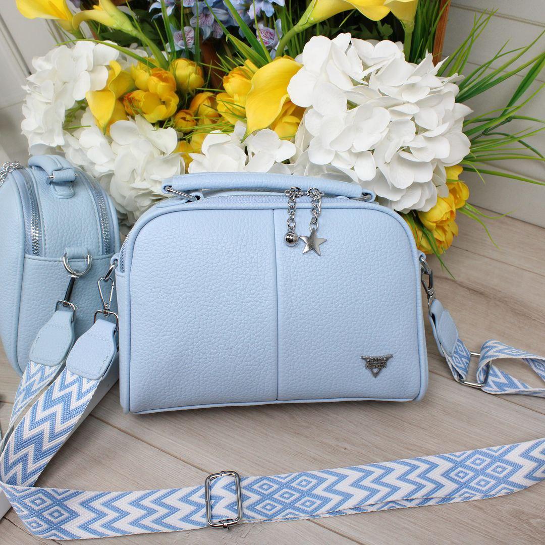 Жіноча сумка валізка на широкому ремені красива блакитна екошкіра