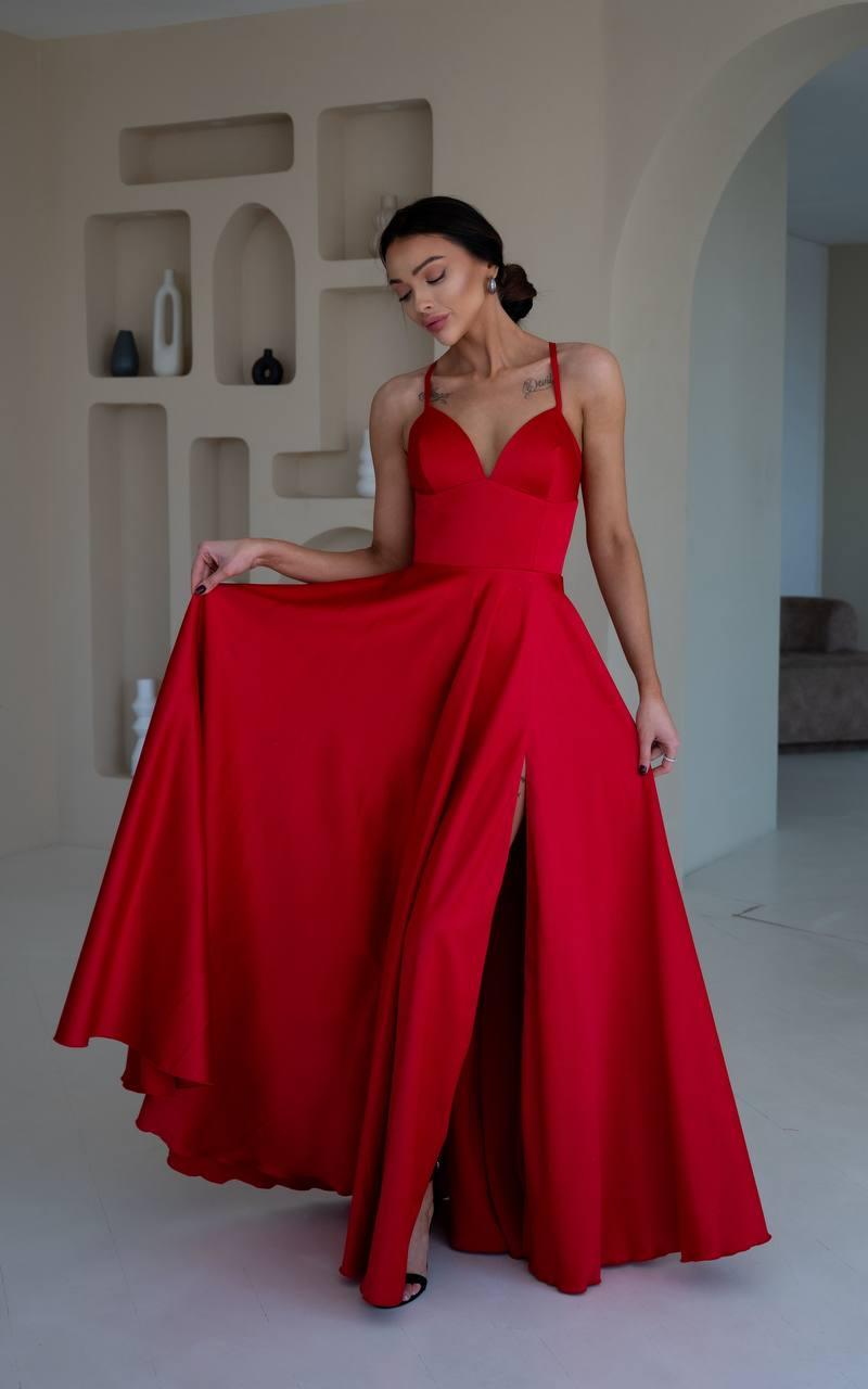 Вечірня червона атласна сукня довга з розрізом і пишною спідницею, фото 1
