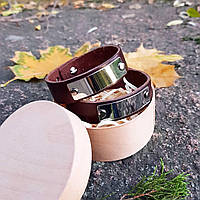 Широкий браслет із шкіри, пластина з нержавіючої сталі та гравіруванням будь-якого тексту. Відмінний подарунок для будь-якої події