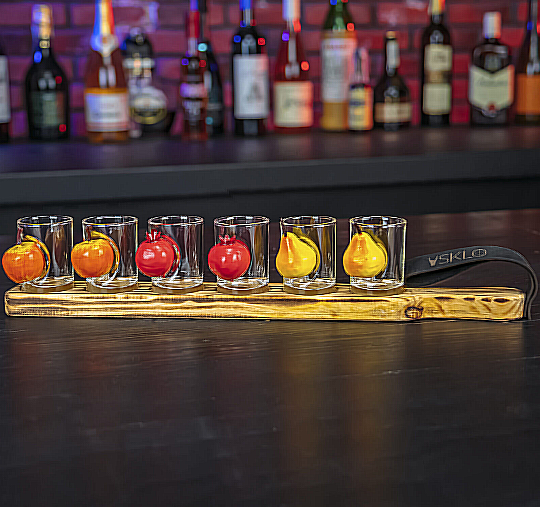 Набір із 6 чарок "Літо" з художніми вставками (яблуко, гранат, груша) на дерев'яній підставці, фото 1