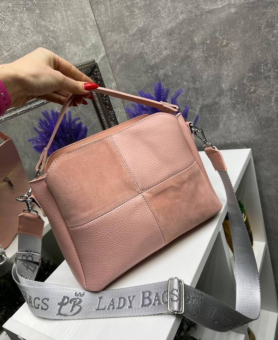 Жіноча сумка невелика на широкому ремінці пудрова натуральна замша+шкірзам