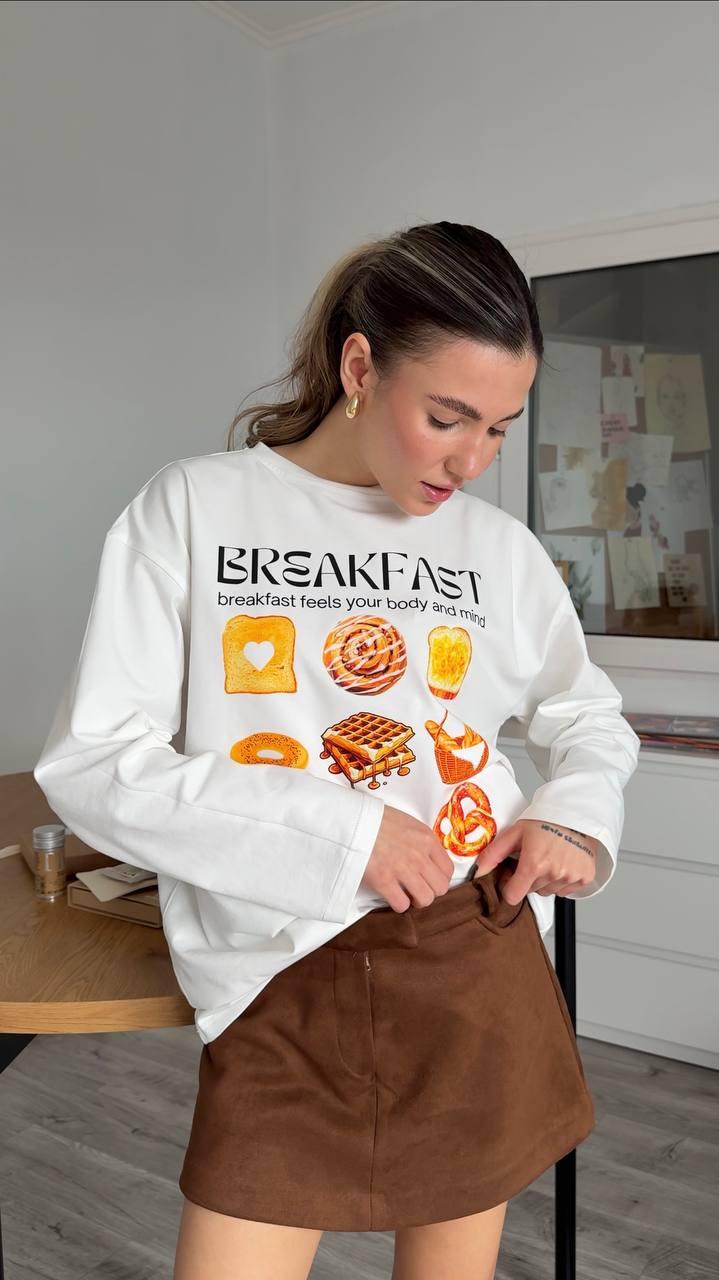 Бавовняна футболка-лонгслів оверсайз біла з принтом Breakfast