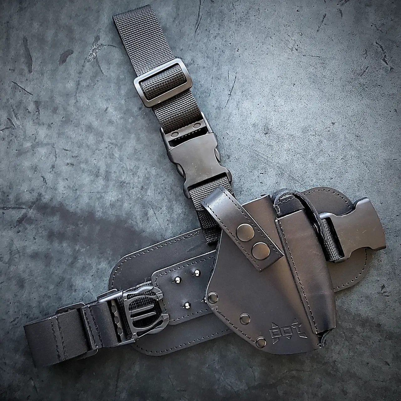 Стегнова кобура з натуральної шкіри для CZ 82 BLACK