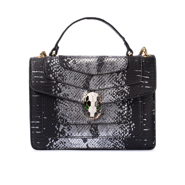 Фото жіночої сумочки через плече Фото жіночої сумочки через плече