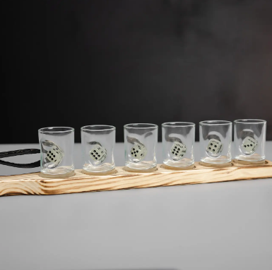 Набір чарок "Гральні кубики" 6 штук з художніми вставками на дерев'яній підставці ручна робота, фото 1