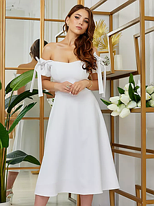 Красиве чарівне молодіжне кокмейльне плаття-міді з зав'язками, молочно-біле