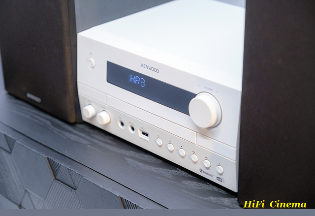 Kenwood M822DAB - interior view - 7