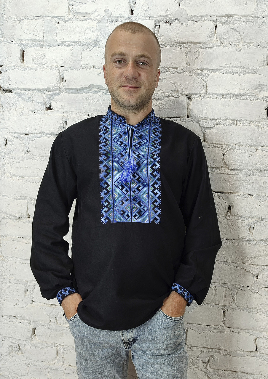 Чорна чоловіча вишиванка на довгий рукав синій орнамент