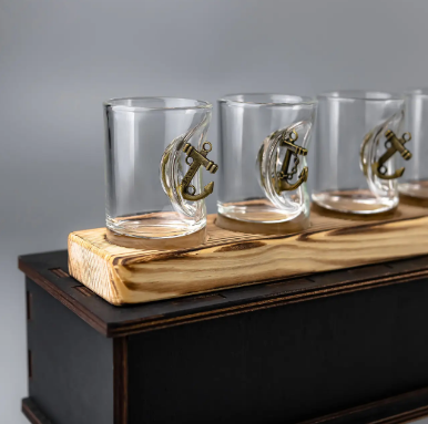 Набір чарок "Морський" 6 штук з художніми вставками на дерев'яній підставці та подарунковій коробці, фото 1