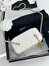 Жіноча біла шкіряна сумка Chanel Vanity Case із золотим ланцюжком і логотипом стьобана мінісумка Шанель, фото 6