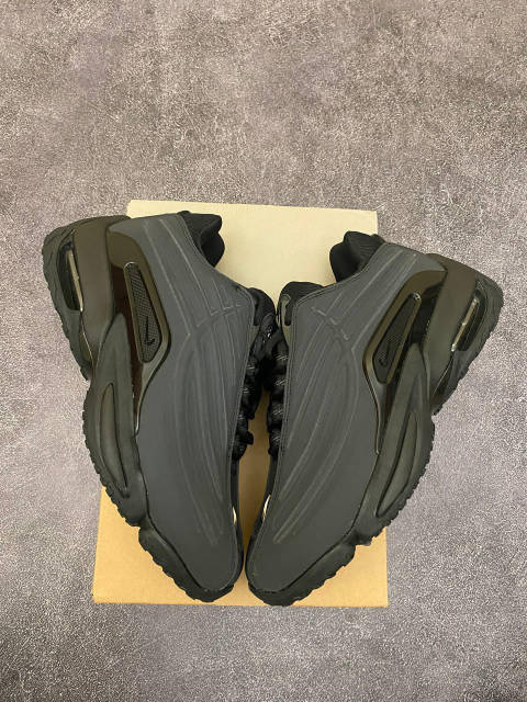 6587618973_w1280_h640_drakes-