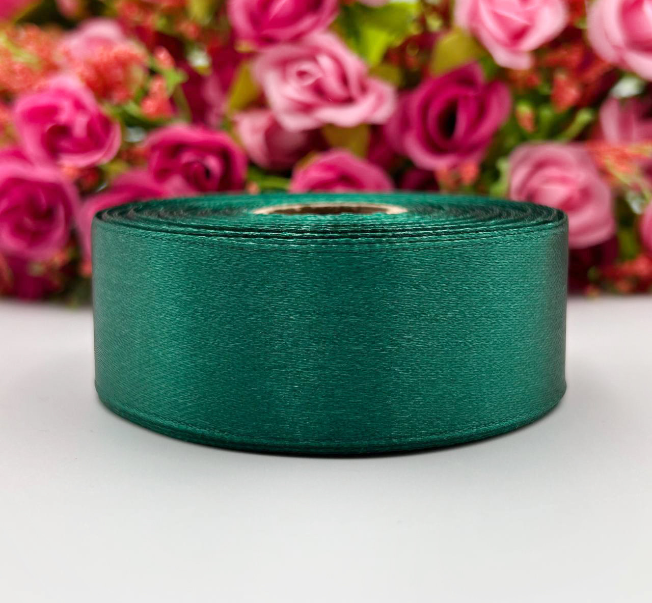 Атласна стрічка для рукоділля - 2,5 см x 23 м / Смарагдовий, фото 1