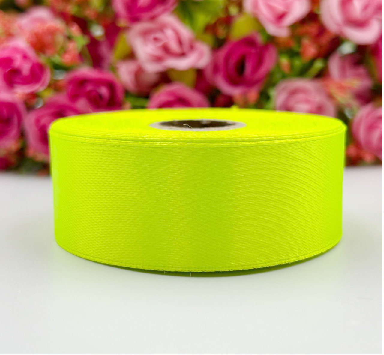 Атласна стрічка для рукоділля - 2,5 см x 23 м / Салатовий неон, фото 1