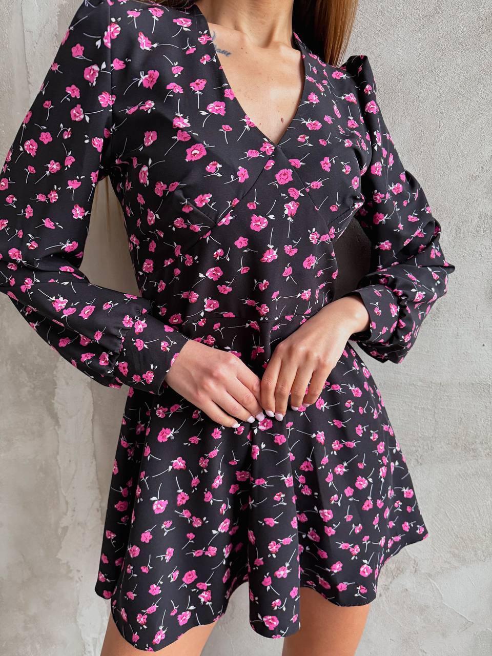Чорна літня легка міні сукня крою кльош в квітковий принт з приємної м'якої тканини софт, фото 1