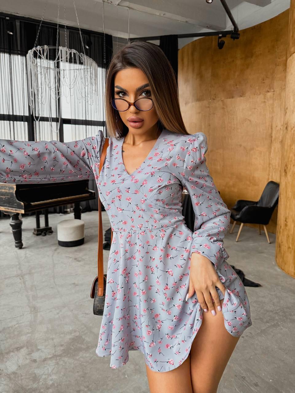 Сіра літня легка міні сукня крою кльош в квітковий принт з приємної м'якої тканини софт, фото 1