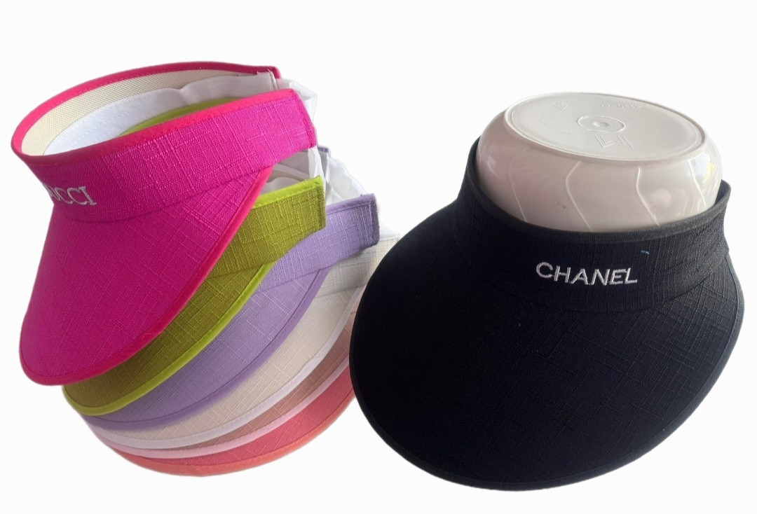 Жіночі брендові козирки гуртом