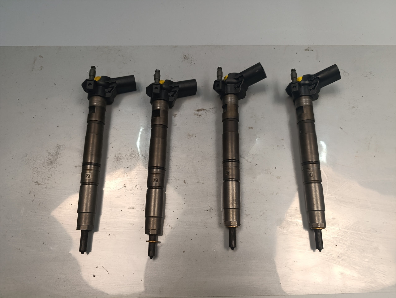 Skoda Octavia A5 2.0 tdi Common Rail Форсунка паливна 03L130277