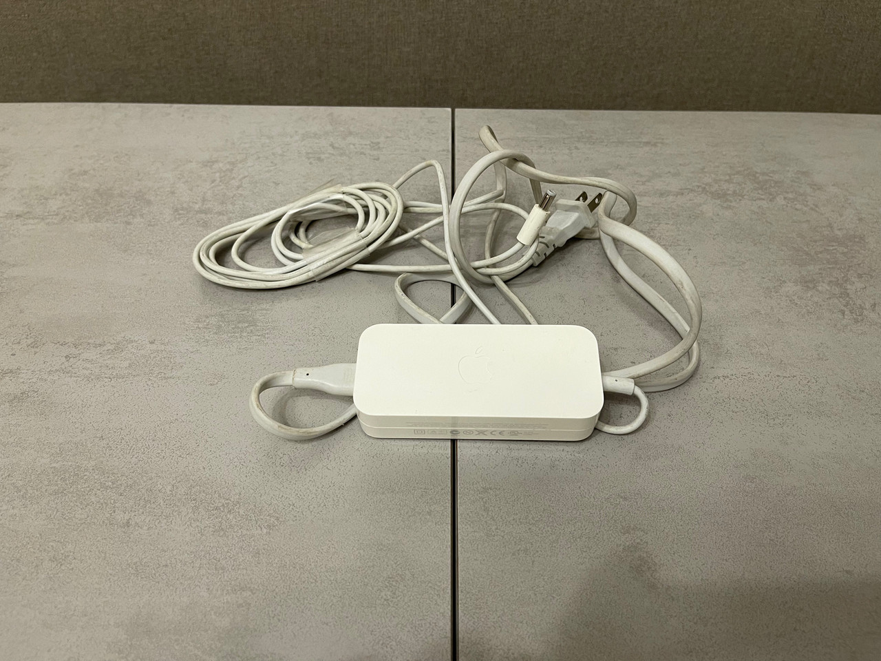 Блок живлення Apple A1202 12v 1.8a 22w для роутерів AirportExtreme A1143, А1301, А1354, А1408