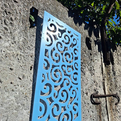 Порізка акрилу лазером