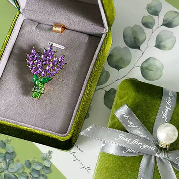 Красива брошка для жінки "Лаванда"