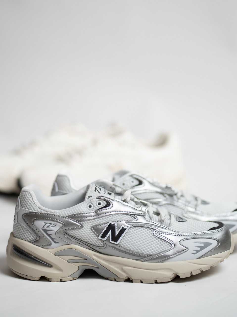 Чоловічі кросівки New Balance 725 ML725CG White Black білі з чорний Оригінал