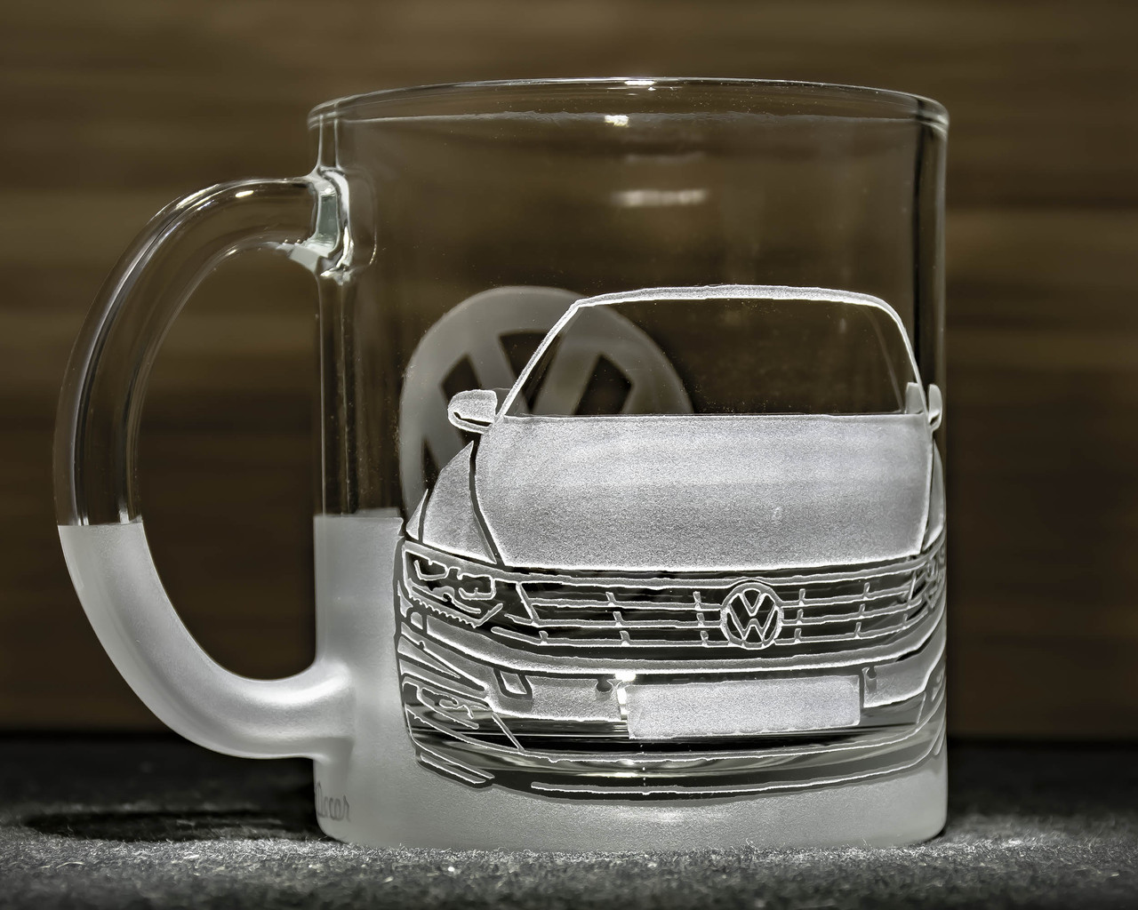 Чашка для чаю та кави з гравіюванням фото автомобіля Volkswagen Passat B8 Фольксваген Пассат — подарунок для водія