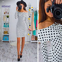 Сукня жіноча в горох з відкритими плечима і баскою, довгий рукав