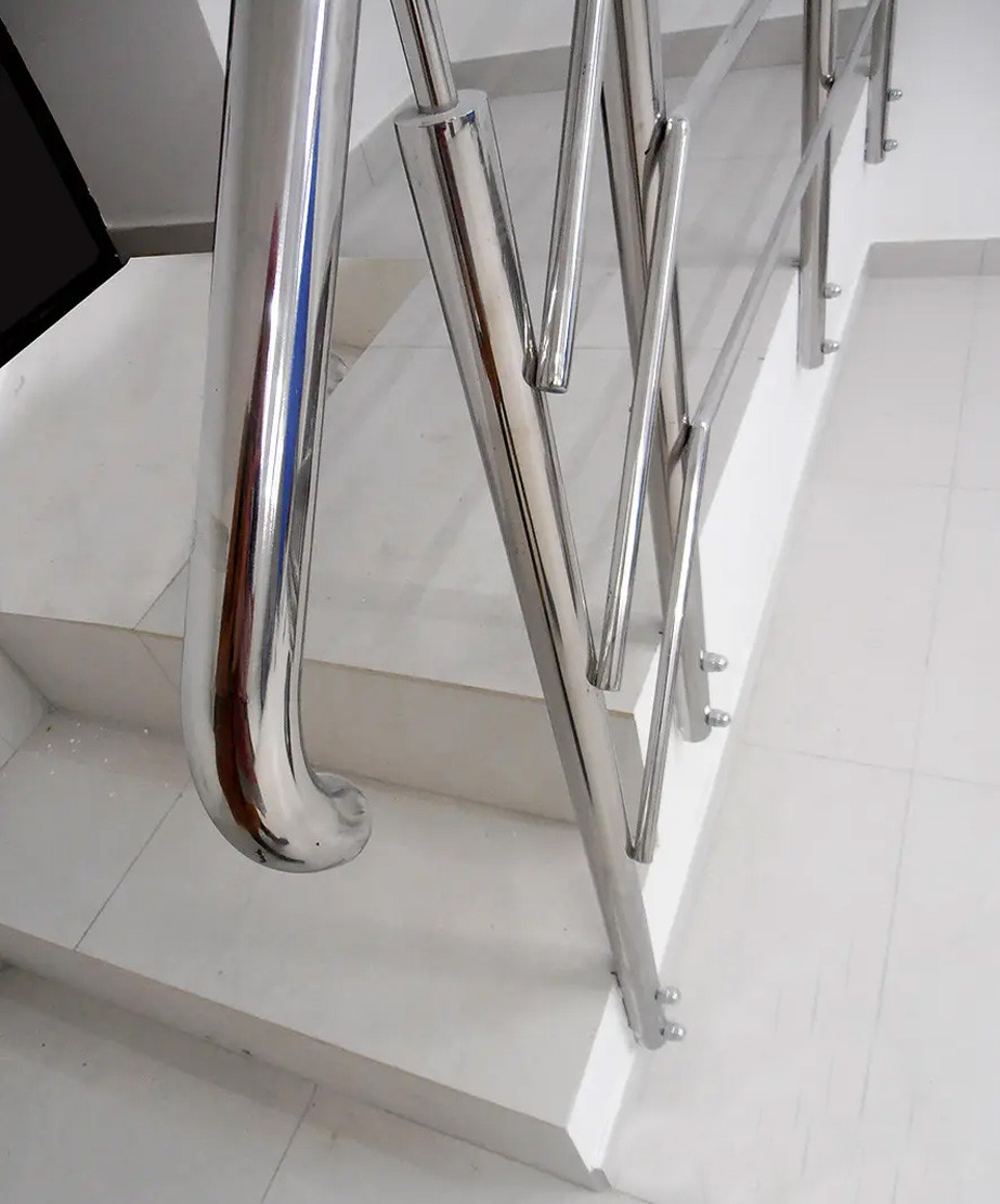 Перила/огородження з нержавіючої сталі AISI 304, поручень Ø50 мм, стійка Ø42 мм, 3 ригелі Ø16 мм