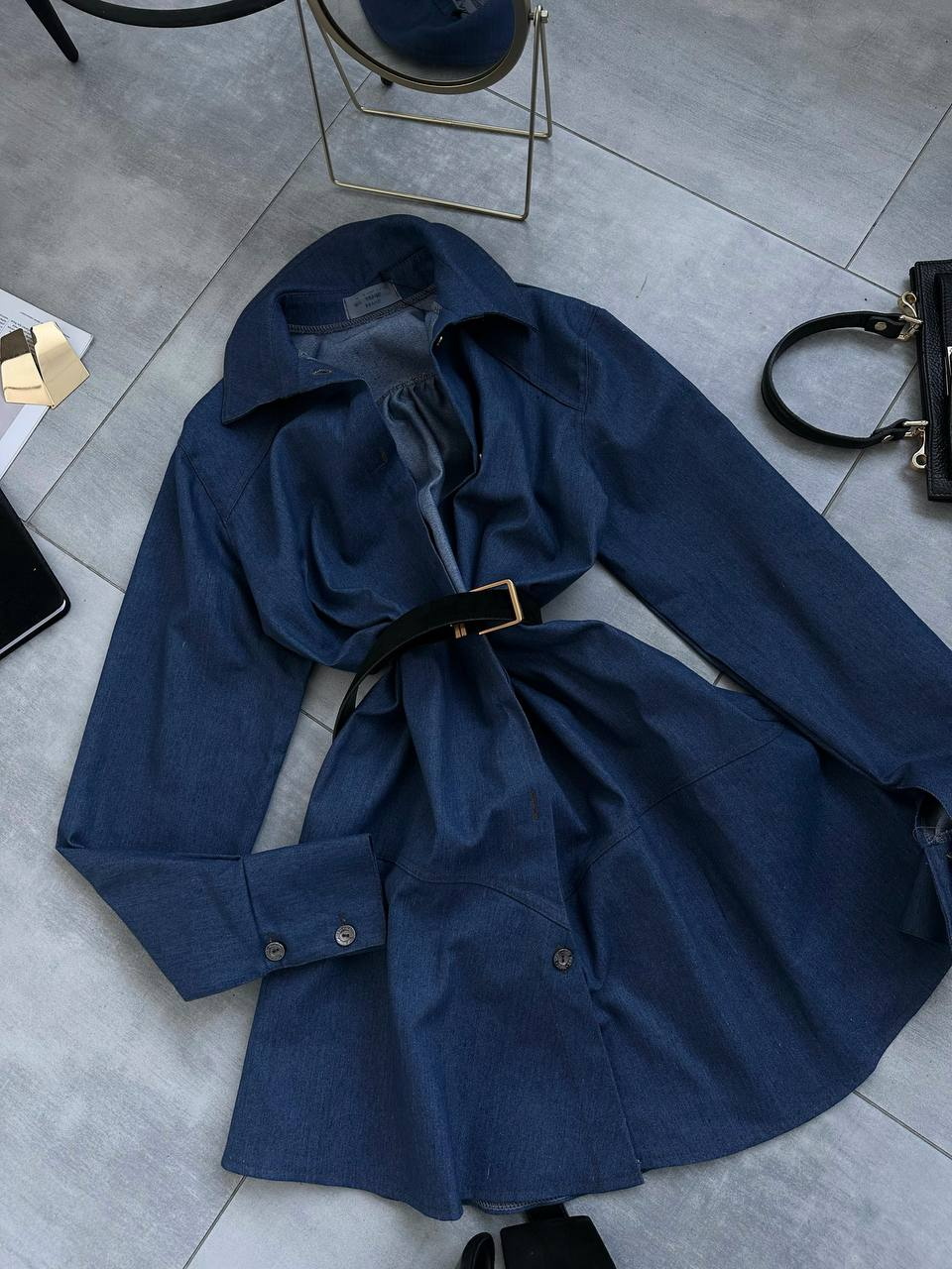 Стильна джинсова сукня-сорочка на ґудзиках – комфорт і елегантність в одному образі, фото 1