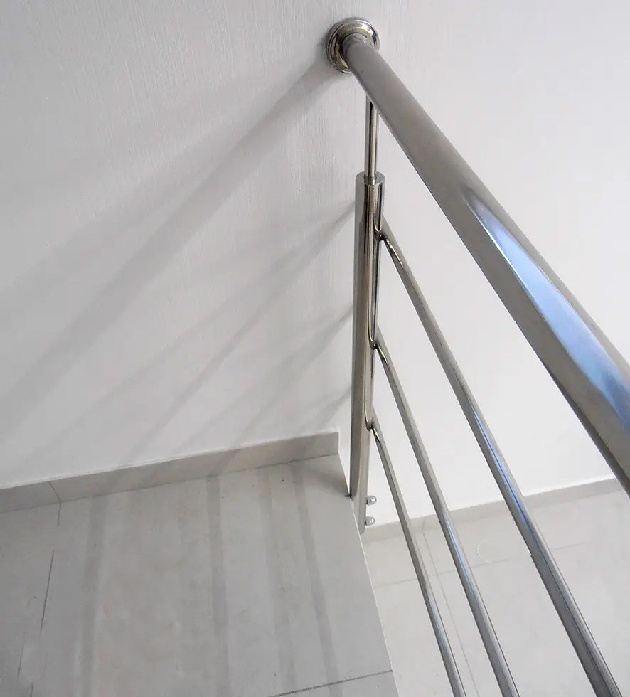 Перила/огородження з нержавіючої сталі AISI 304, поручень Ø50 мм, стійка Ø42 мм, 3 ригелі Ø16 мм