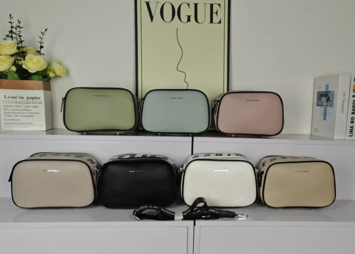 Сумка жіноча крос-боді 23*15 см на плече з довгим ремінцем зі штучної шкіри Zhenya, фото 1