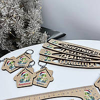 Новогодний именной подарок деткам в школу: набор деревянная линейка и брелок (RU-0004_7A)