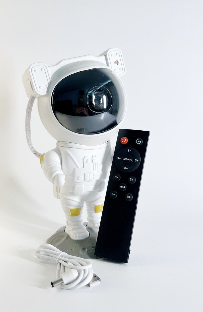 Нічник-проєктор Космонавт на Місяці проєкція космічного неба GS-72492 - фото 1 - id-p2565812742